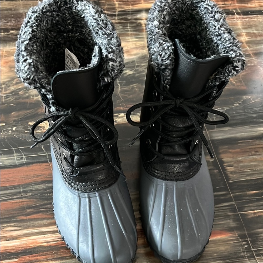 American Eagle Outfitters Black and Gray Winter Boots Waterproof